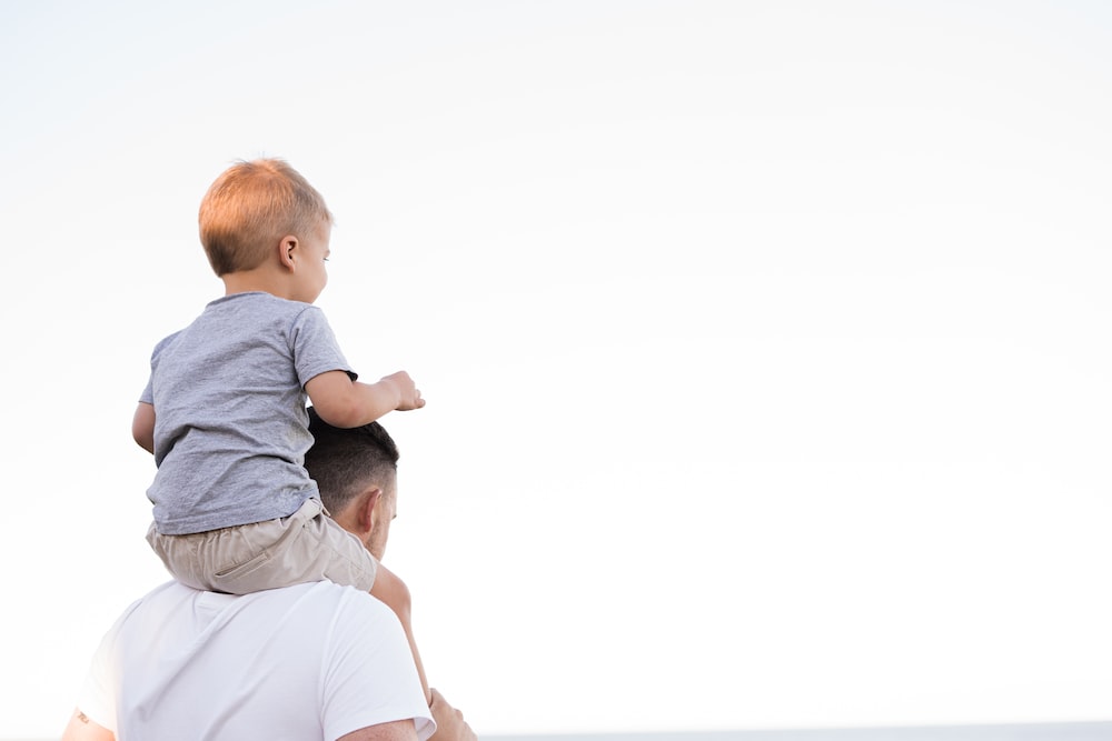 Dad carrying a young boy on his shoulders, good parenting - The Reality of Living - Pohernsi's Blog by Poh Ern Si Penang