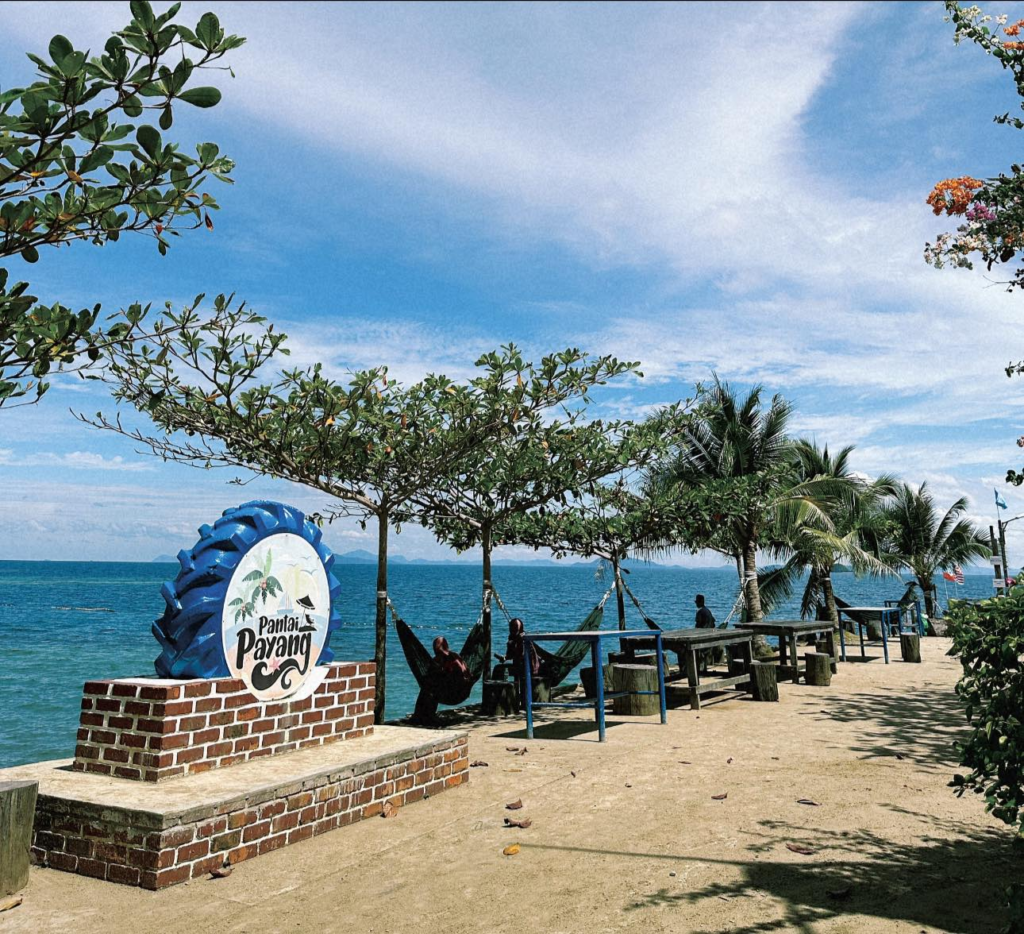 Payang Beach Lahad Datu - Recommended Best Destination in Lahad Datu Malaysia - Poh Ern Si Penang